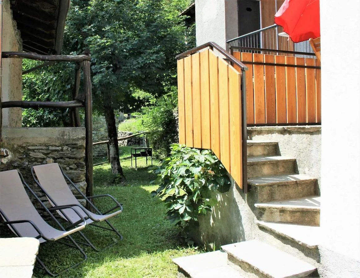 Casa Bucaneve & Ciclamino 그라베도나 0*,  이탈리아